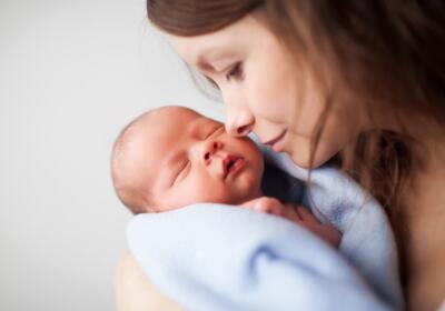 宝爸宝妈如何才能更好地保护宝宝颈椎的健康呢